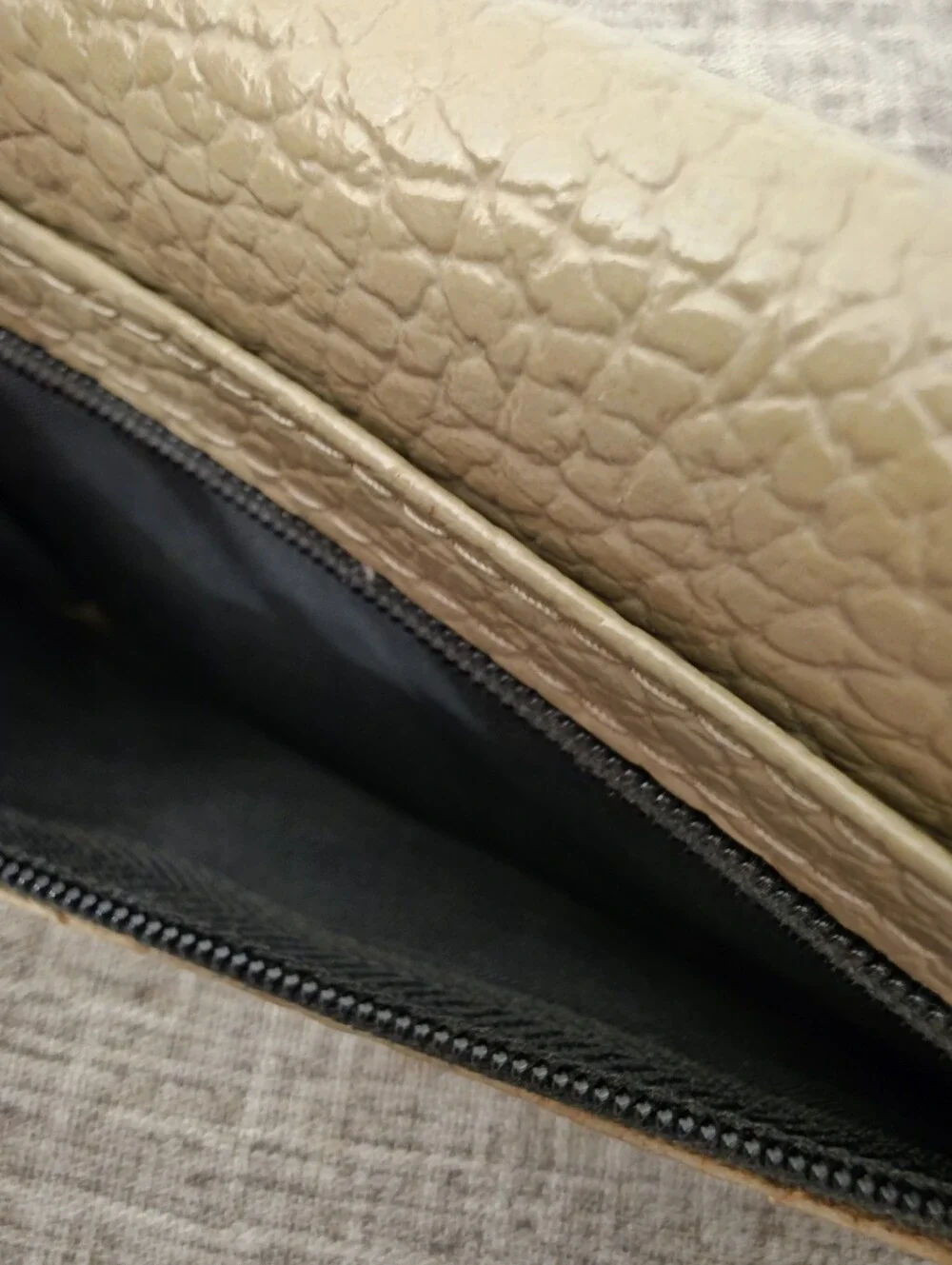 Vintage 90s Dooney & Bourke British Tan All Weather Leather Wallet